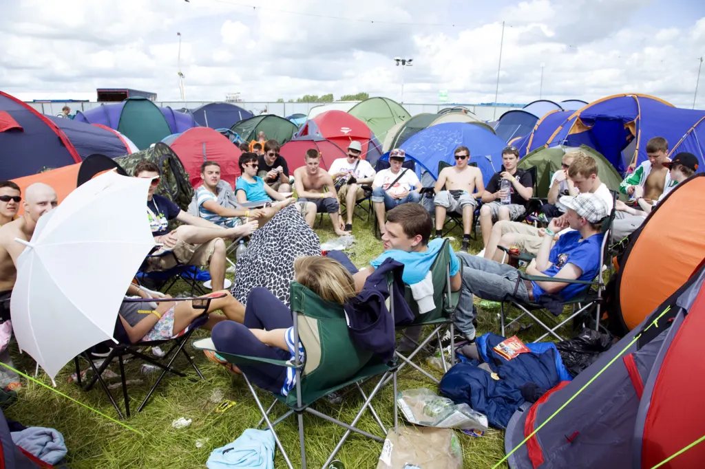 Festivalgoers and atmosphere at Global Gathering 2009